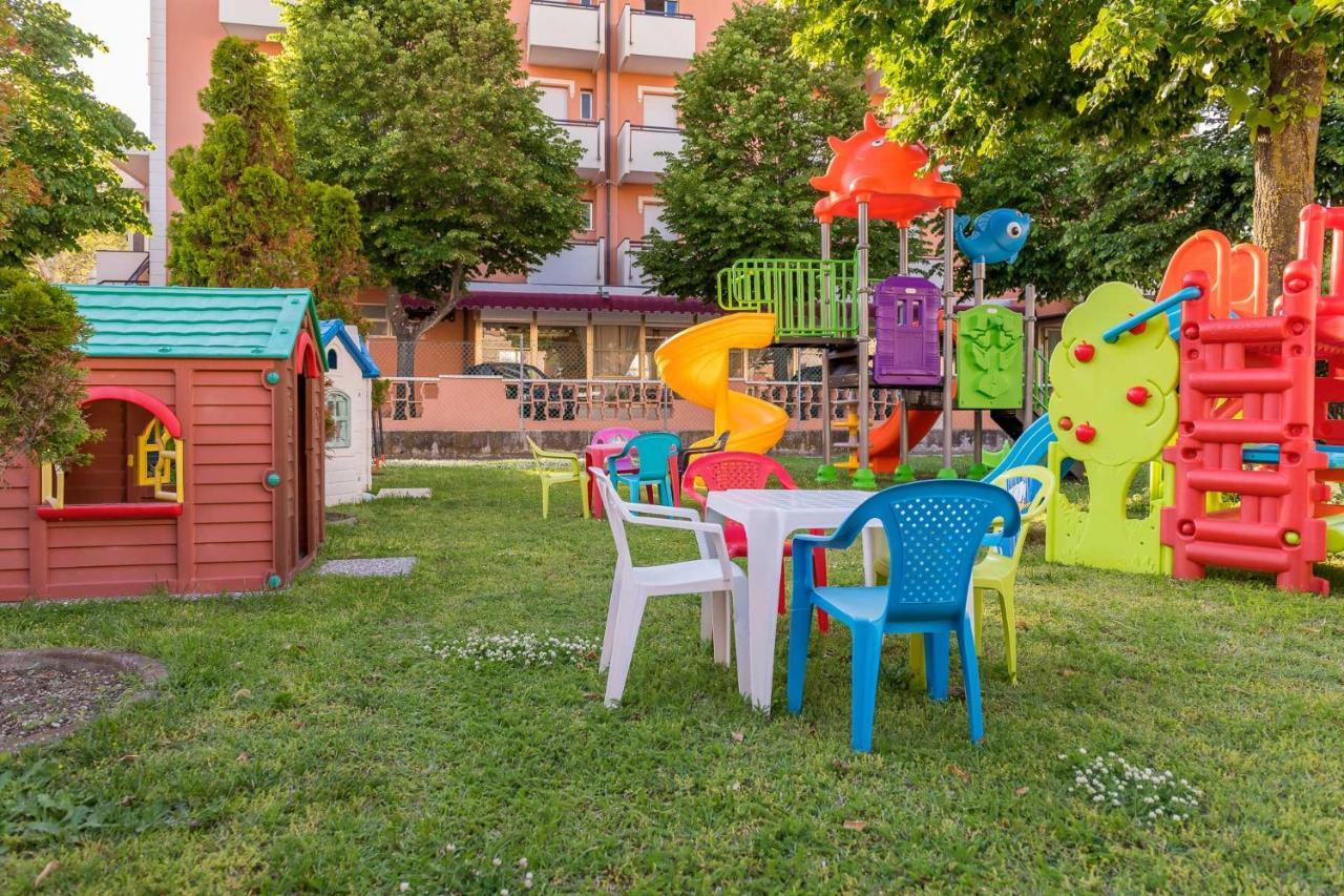Hotel Apollo Rimini Bagian luar foto