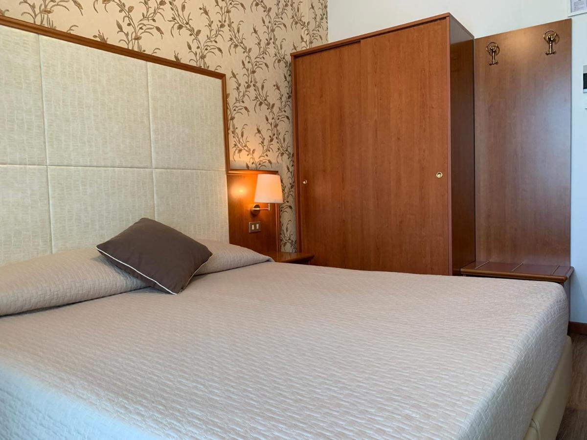 Hotel Apollo Rimini Bagian luar foto
