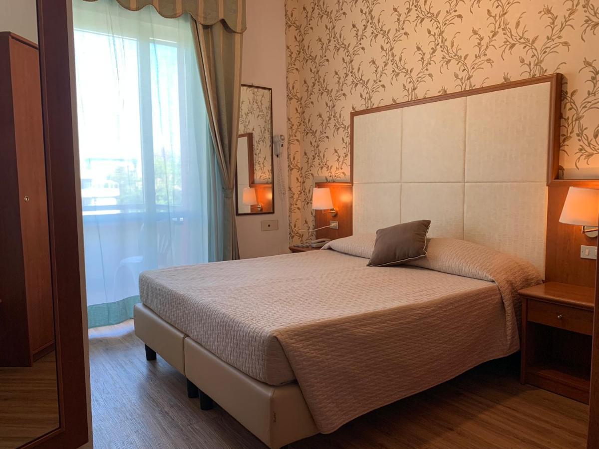 Hotel Apollo Rimini Bagian luar foto